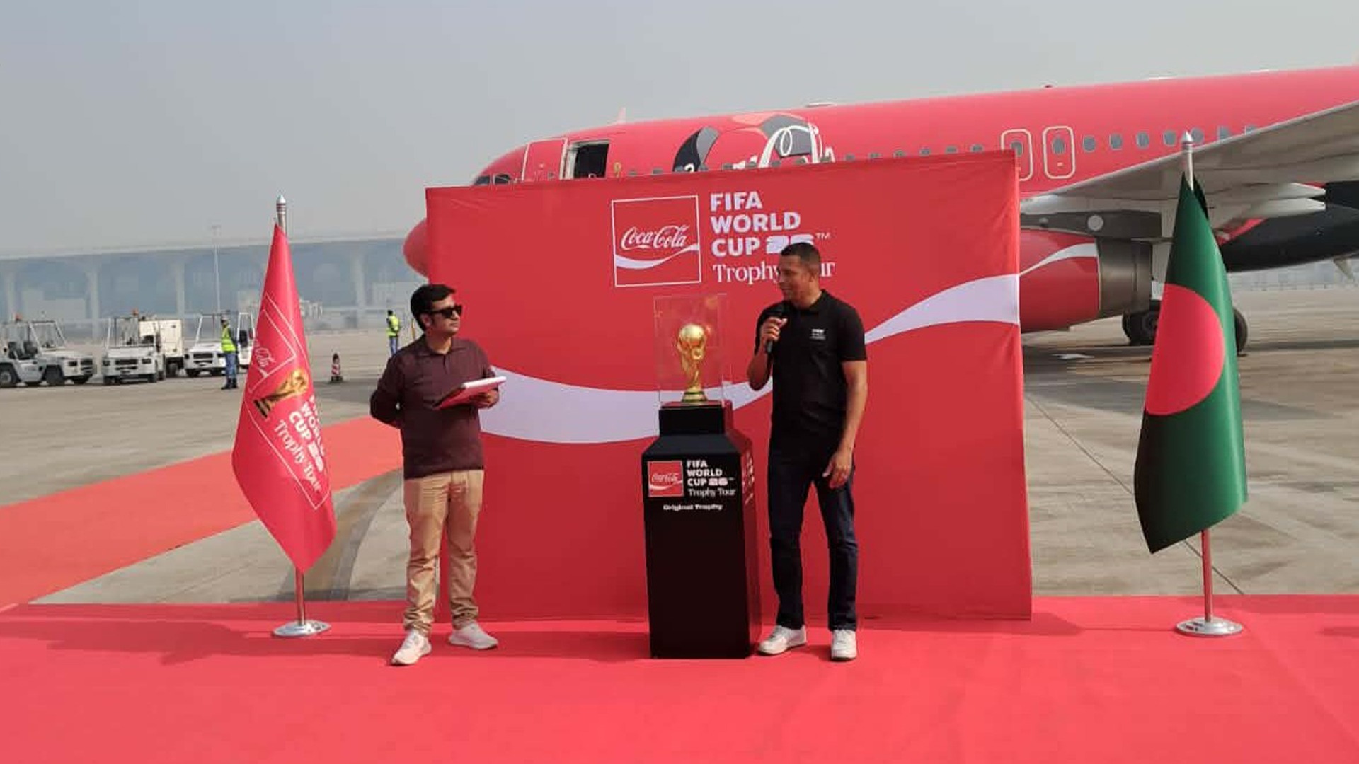 বিশ্বকাপ ট্রফি এখন ঢাকায়: জামাল ভূঁইয়ার অনুভূতি ও ফুটবলারদের অনুপ্রেরণা!